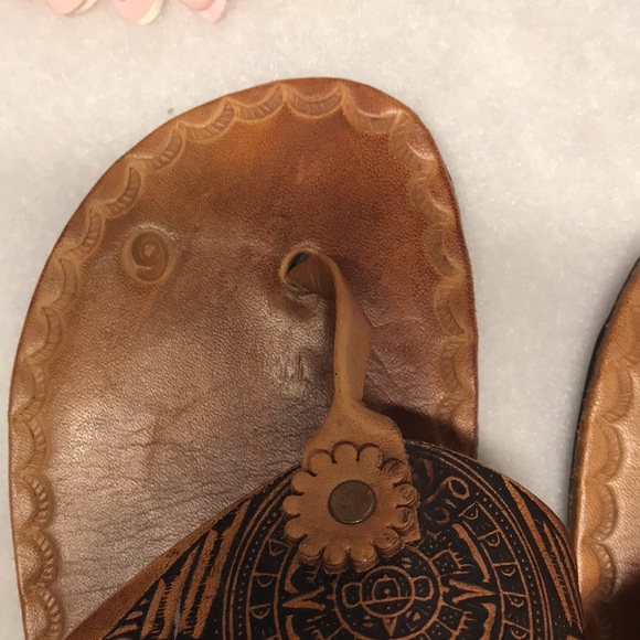 Boho Mexican LEATHER Shoe Sandals Brown Aztec Beach hippie tooled design  size 9 - Picture 10 of 13